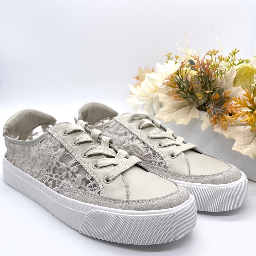 DKNY Women’s Linen Lace Ressi Platform Sneakers